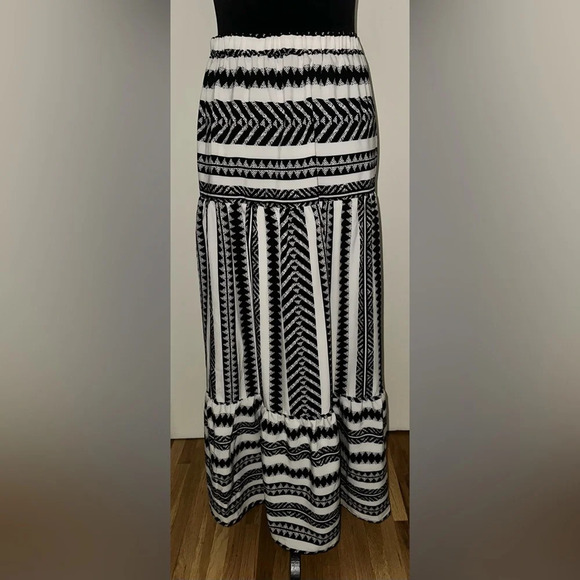 Emery Rose Aztec Print Tiered Maxi Skirt - Size M - Picture 6 of 7